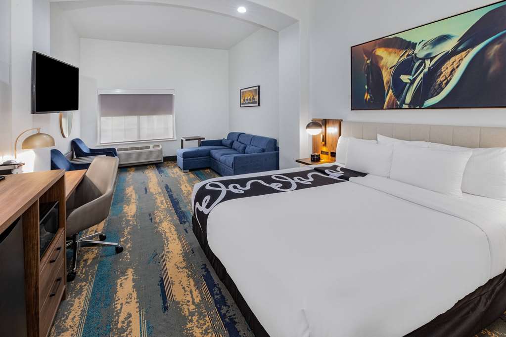 LA QUINTA INN STE PHARR-guestroom-Guest Room,On-Site.jpg