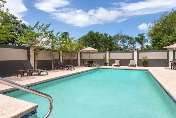 Pool - La Quinta Inn & Suites Brownsville