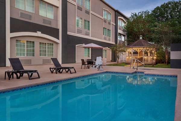 Pool - La Quinta Inn & Suites Brownsville