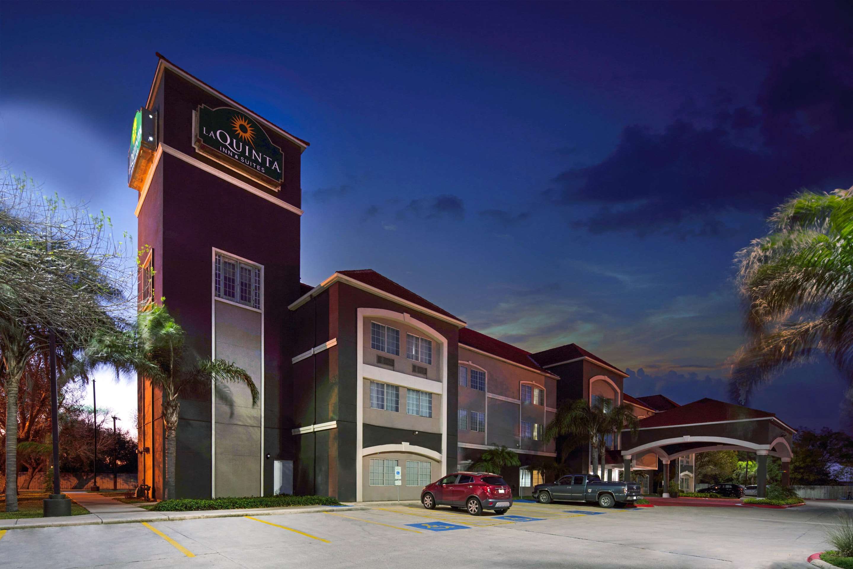 Exterior | La Quinta Inn & Suites by Wyndham Brownsville North