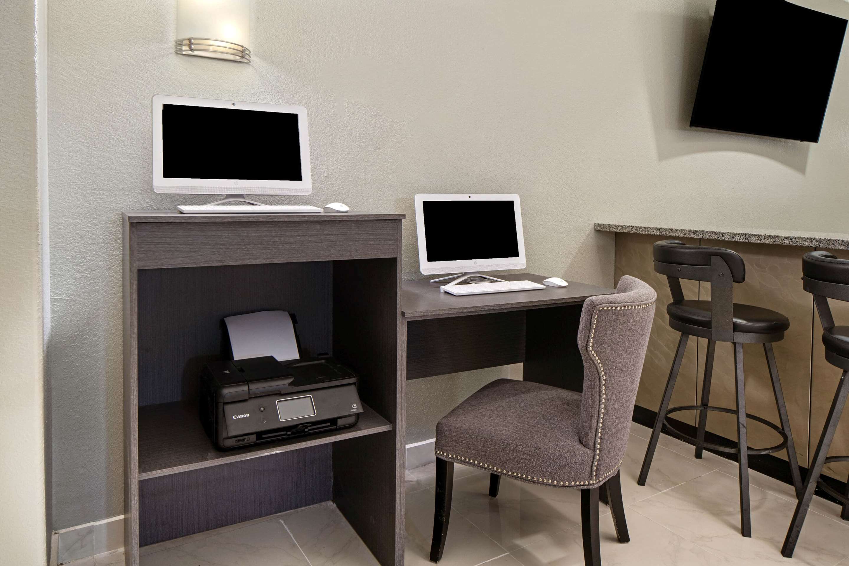Business Center | La Quinta Inn & Suites by Wyndham Brownsville North