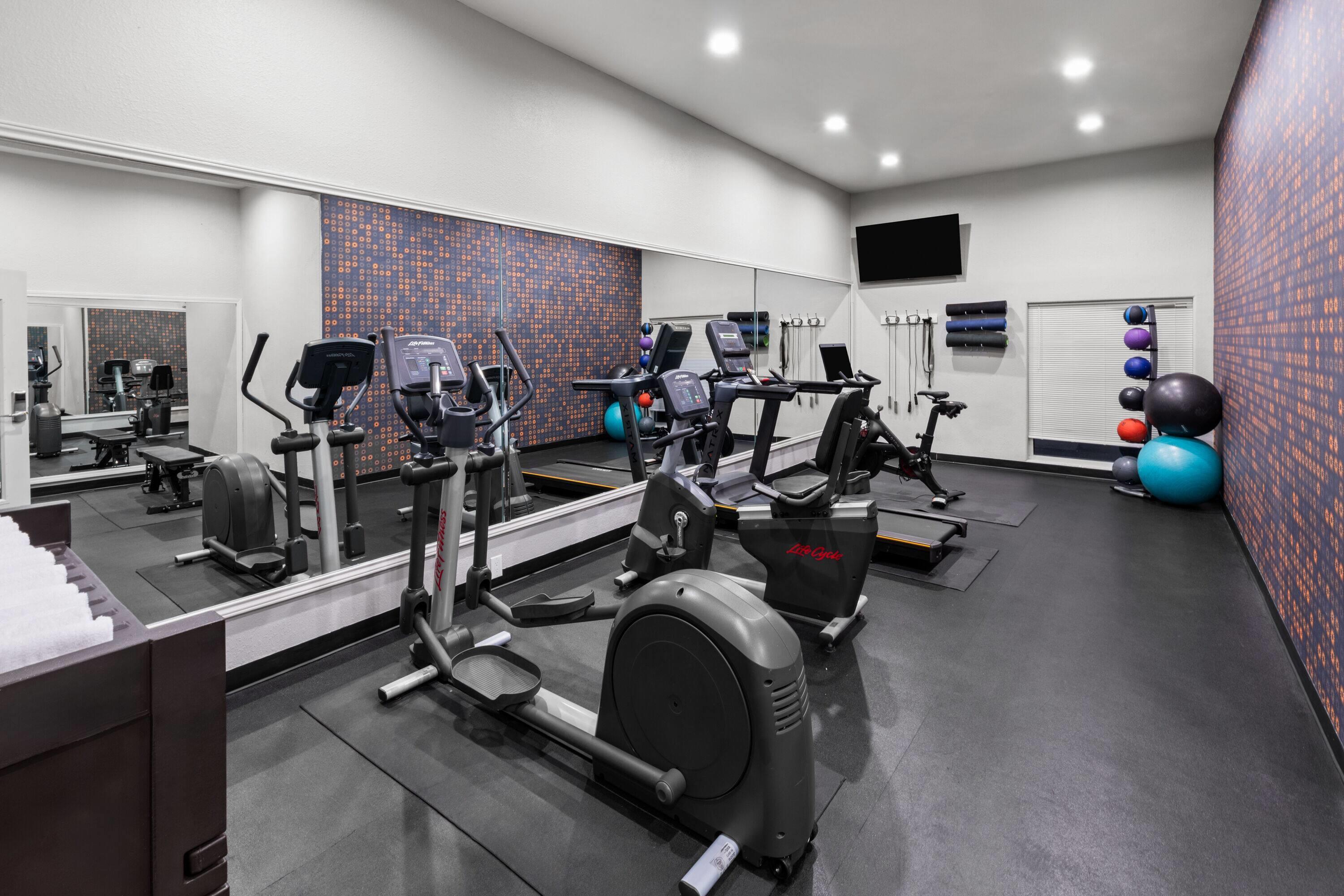 Health club fitness center gym | La Quinta Inn & Suites by Wyndham Brownsville North