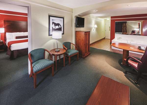 Suite - La Quinta Inn & Suites Weatherford - I-20, Exit 408