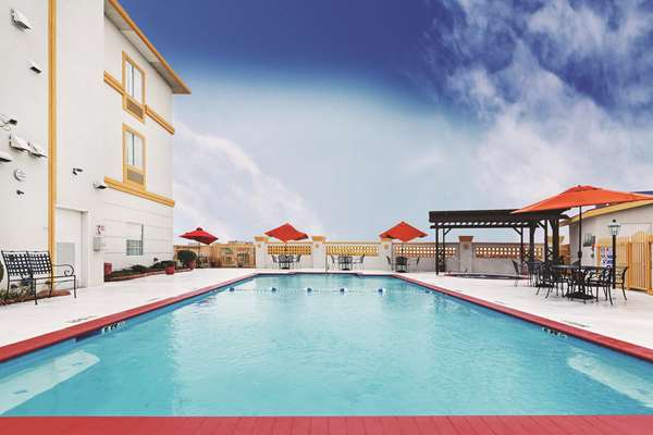Pool - La Quinta Inn & Suites Weatherford - I-20, Exit 408