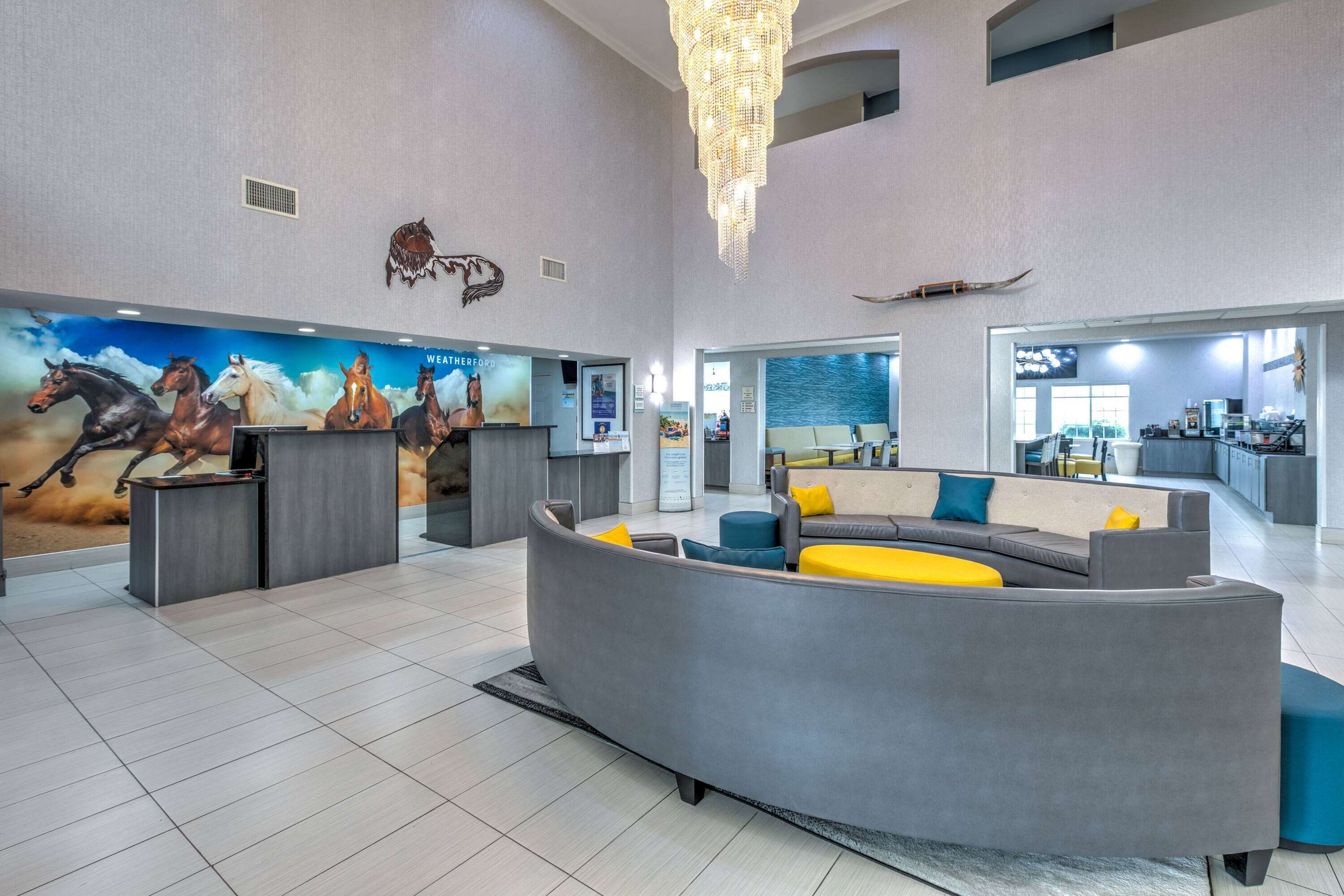 Lobby | La Quinta Inn & Suites by Wyndham Weatherford