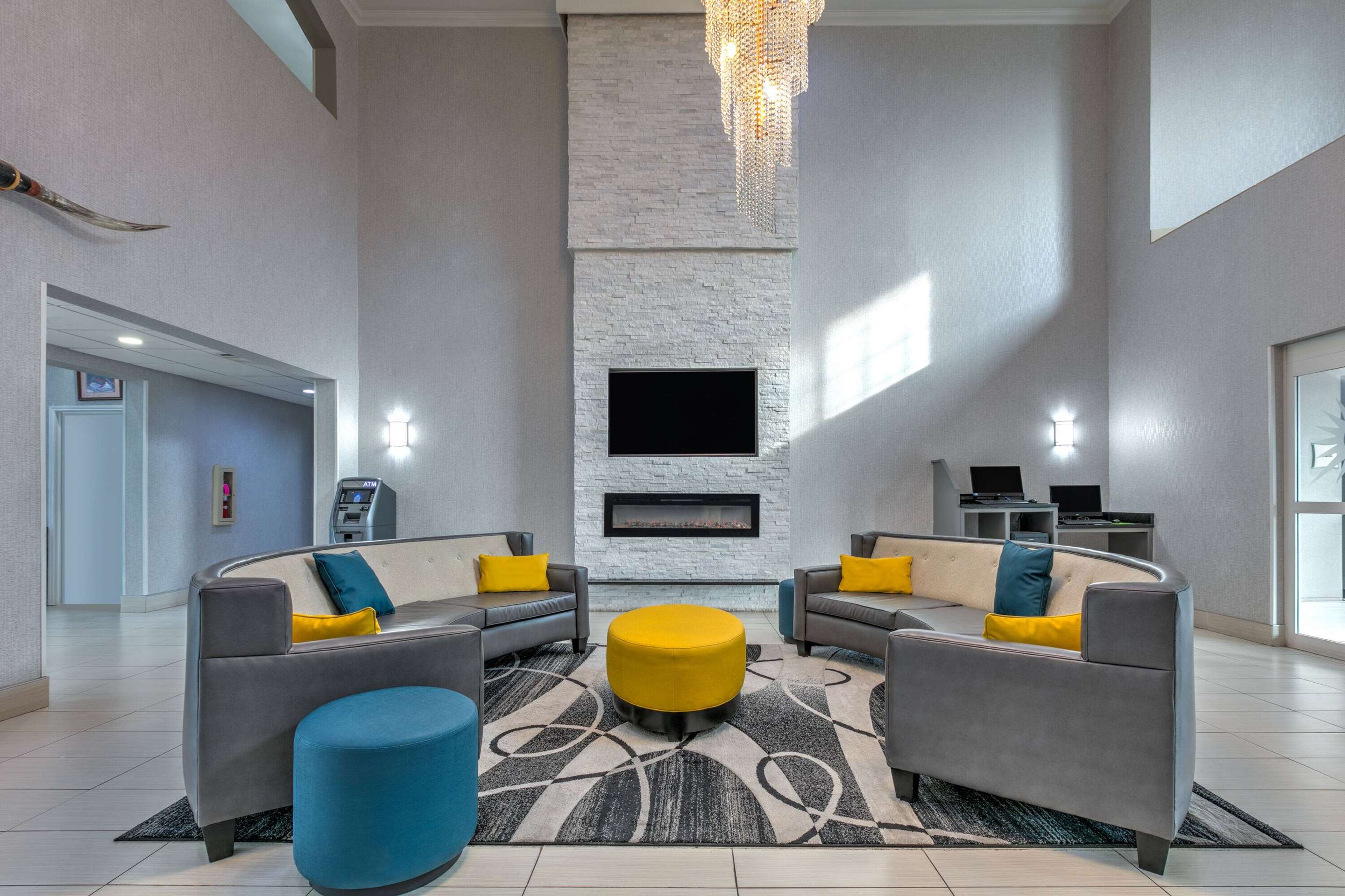 Lobby | La Quinta Inn & Suites by Wyndham Weatherford