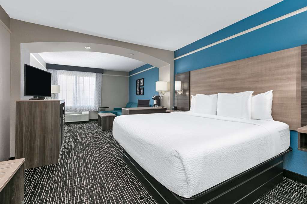 LA QUINTA INN STE WEATHERFORD-guestroom-Guest Room,On-Site.jpg
