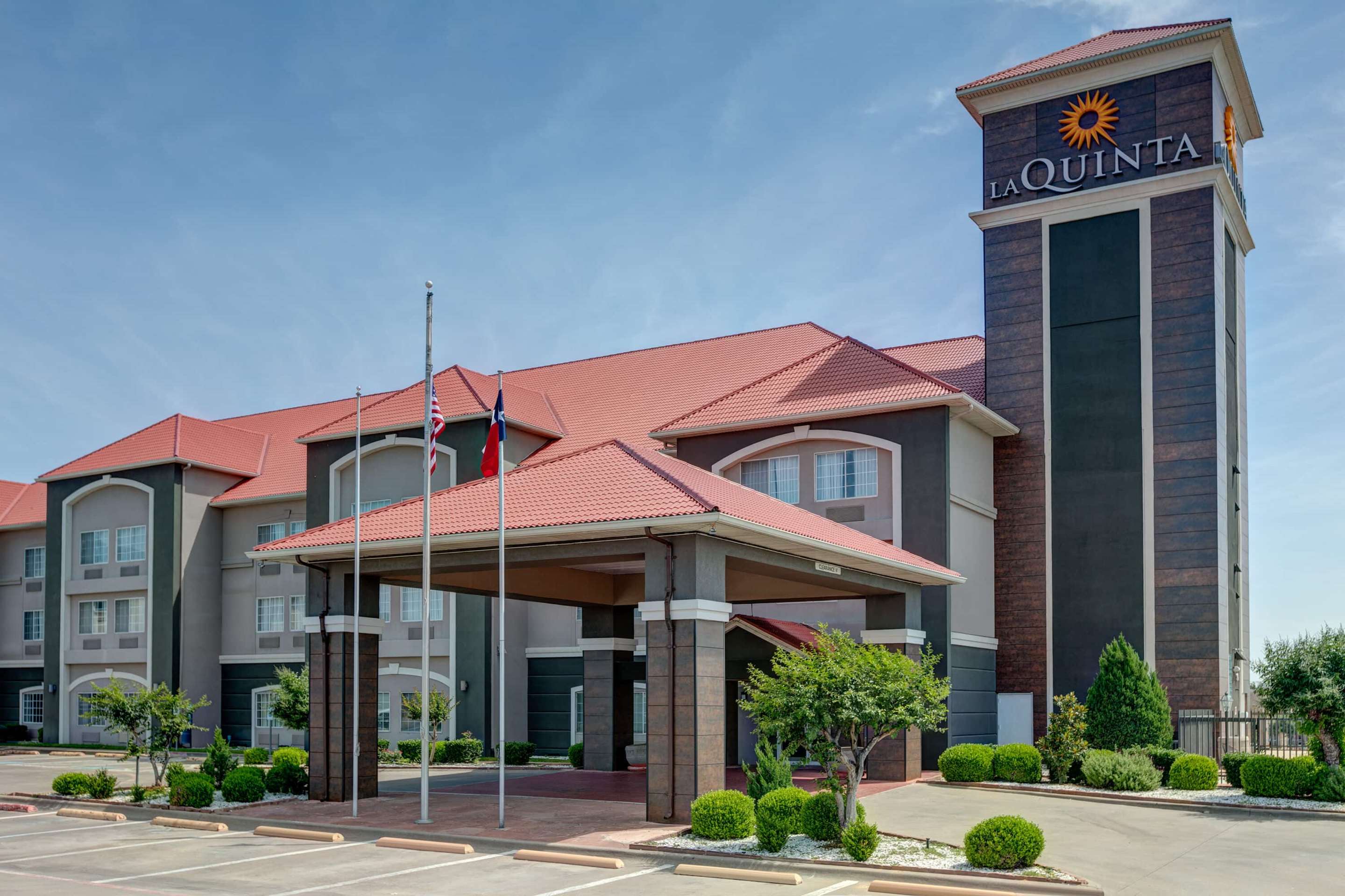 Exterior | La Quinta Inn & Suites by Wyndham Weatherford