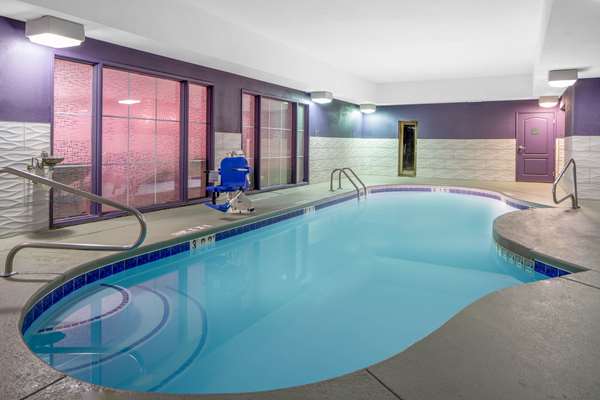 Pool - La Quinta Inn & Suites Stockbridge - I-75, Exit 228