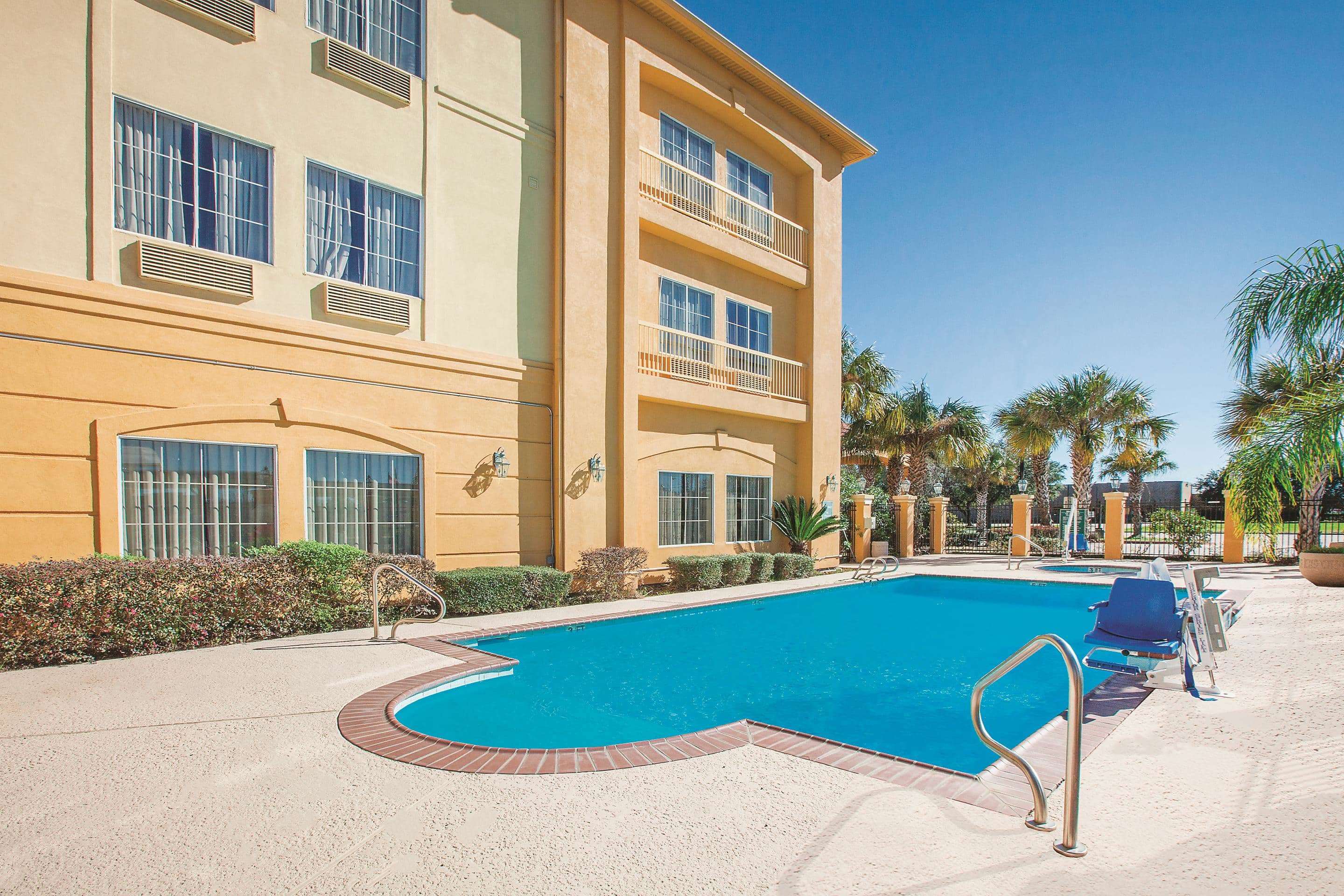 Pool | La Quinta by Wyndham Beaumont West