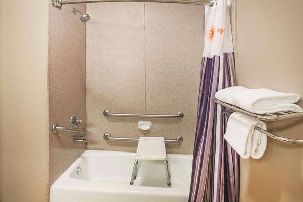  - La Quinta Inn & Suites West Beaumont - I-10, Exit 848