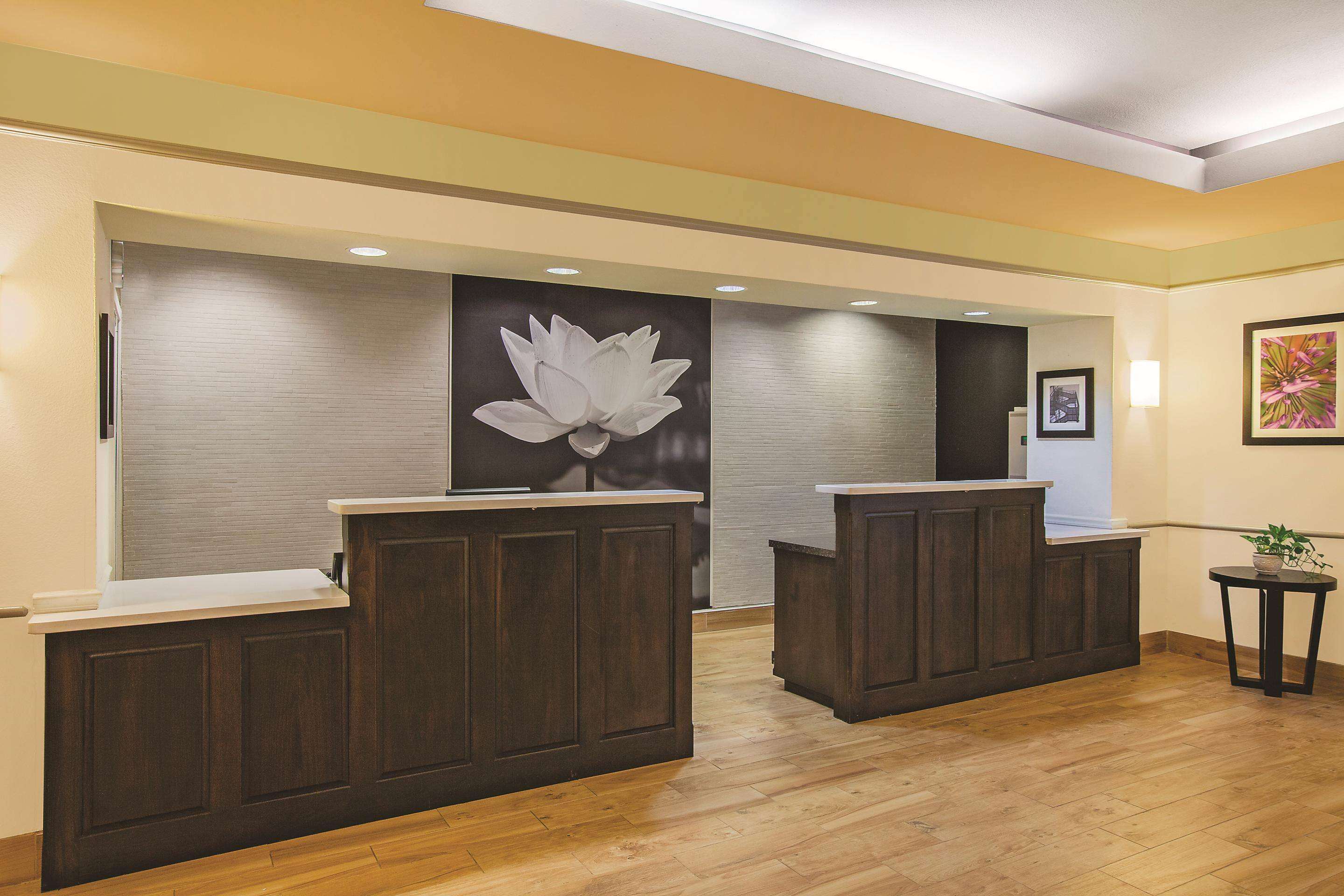 Lobby | La Quinta by Wyndham Beaumont West