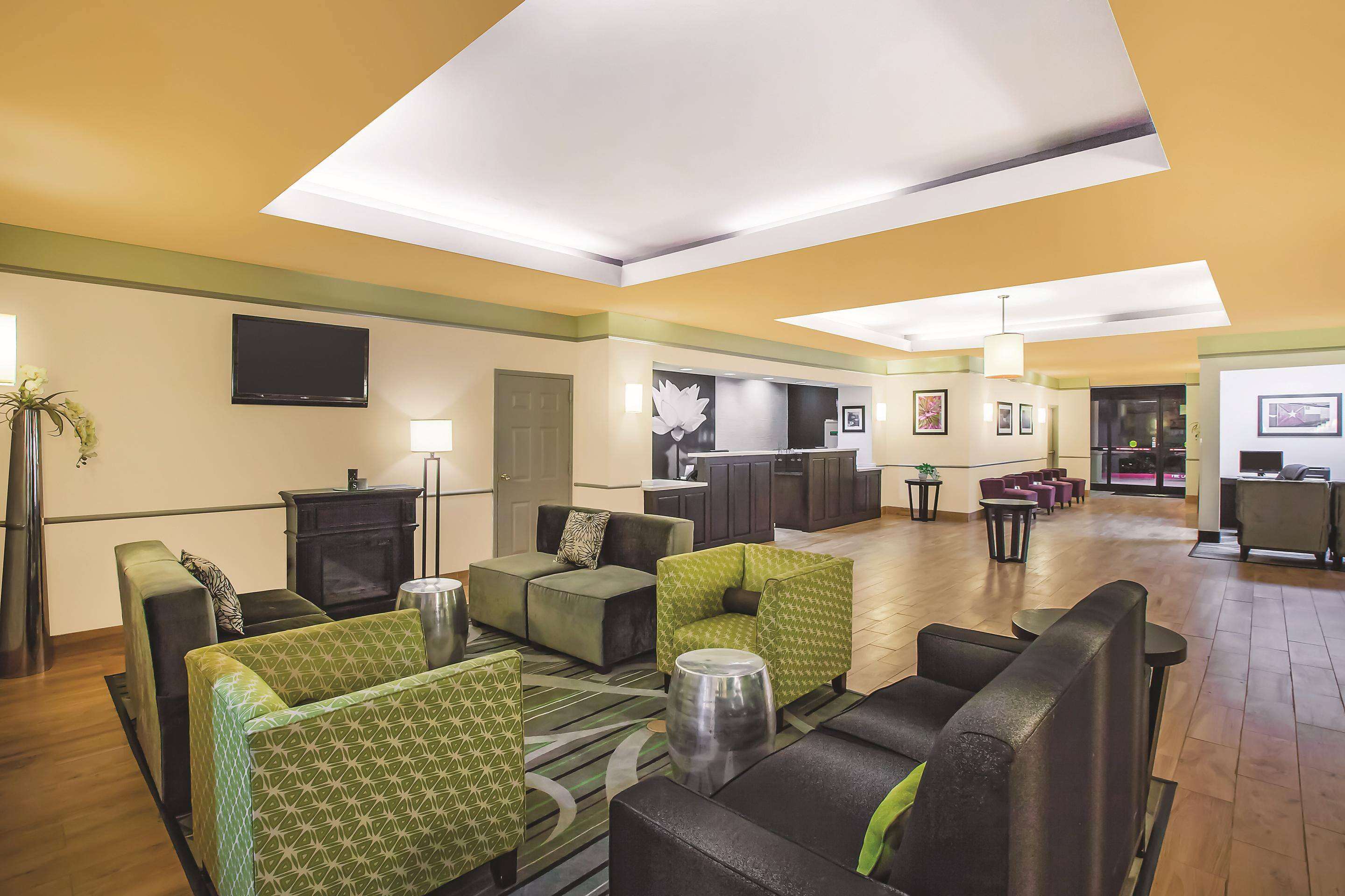 Lobby | La Quinta by Wyndham Beaumont West