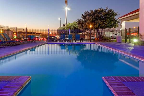 Pool - La Quinta Inn & Suites New Braunfels - I-35, Exit 189