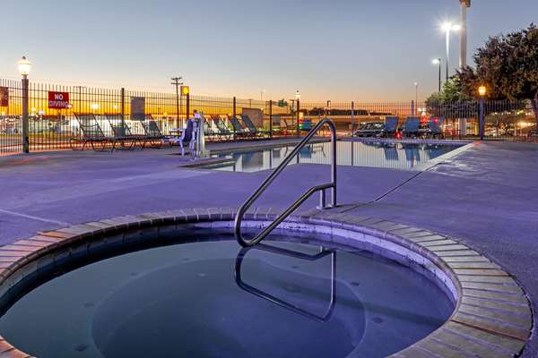 Pool - La Quinta Inn & Suites New Braunfels - I-35, Exit 189