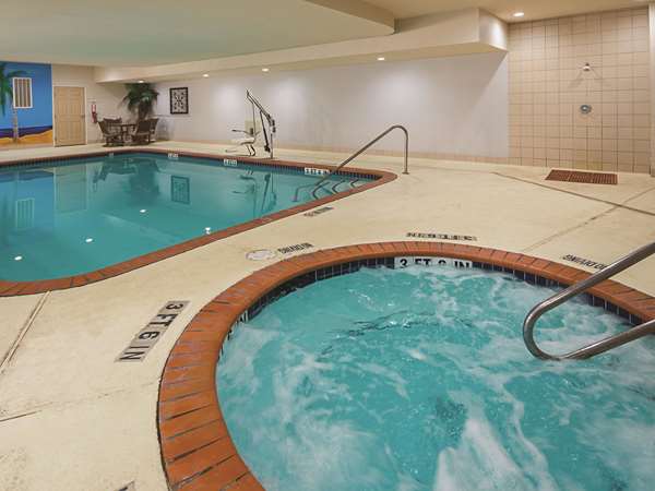 Pool - La Quinta Inn & Suites Kingwood - I-69, Exit 151