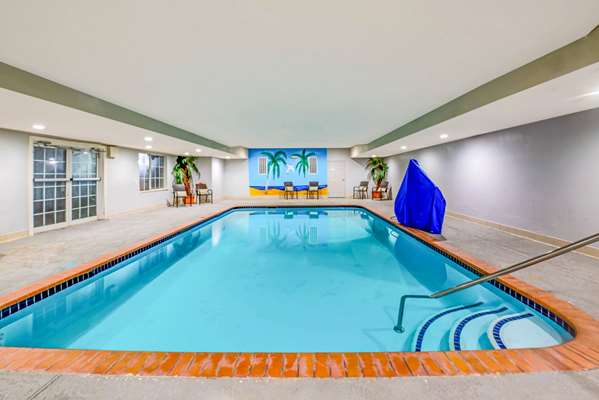 Pool - La Quinta Inn & Suites Kingwood - I-69, Exit 151