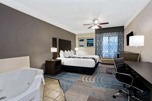 Suite - La Quinta Inn & Suites Conroe - I-45, Exit 90