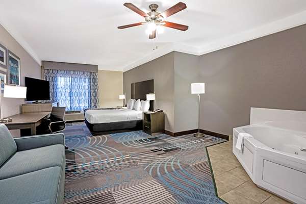 Suite - La Quinta Inn & Suites Conroe - I-45, Exit 90