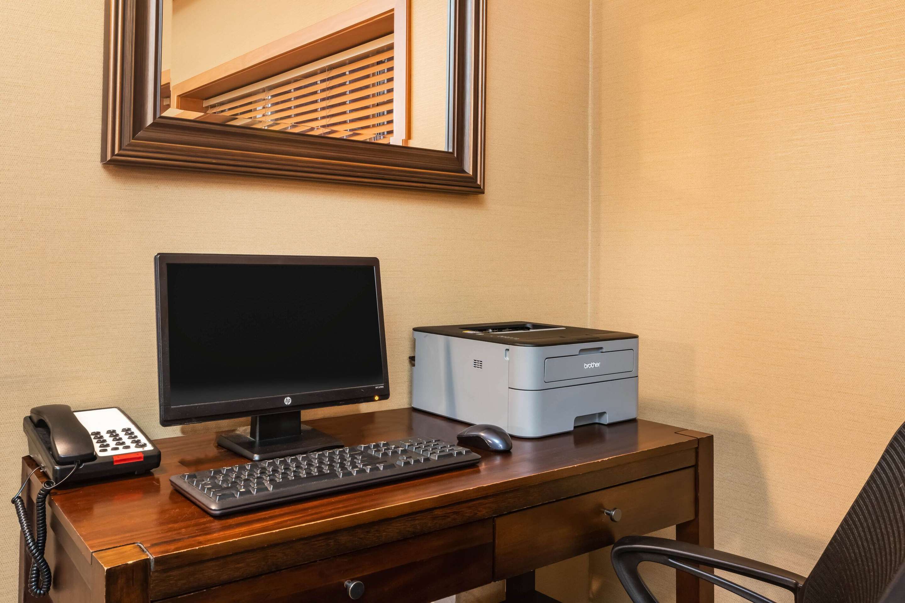 Business Center | La Quinta Inn & Suites by Wyndham Portland Airport