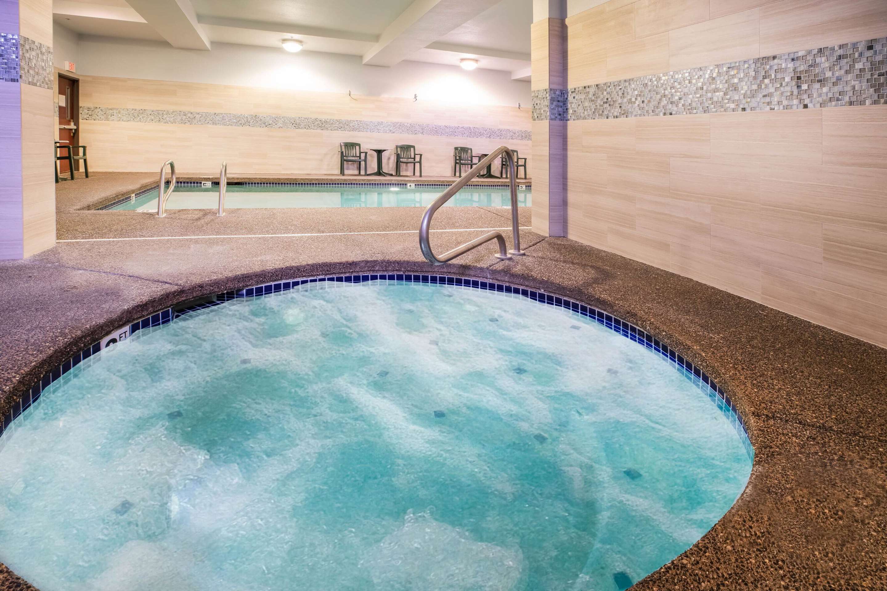 Pool | La Quinta Inn & Suites by Wyndham Portland Airport