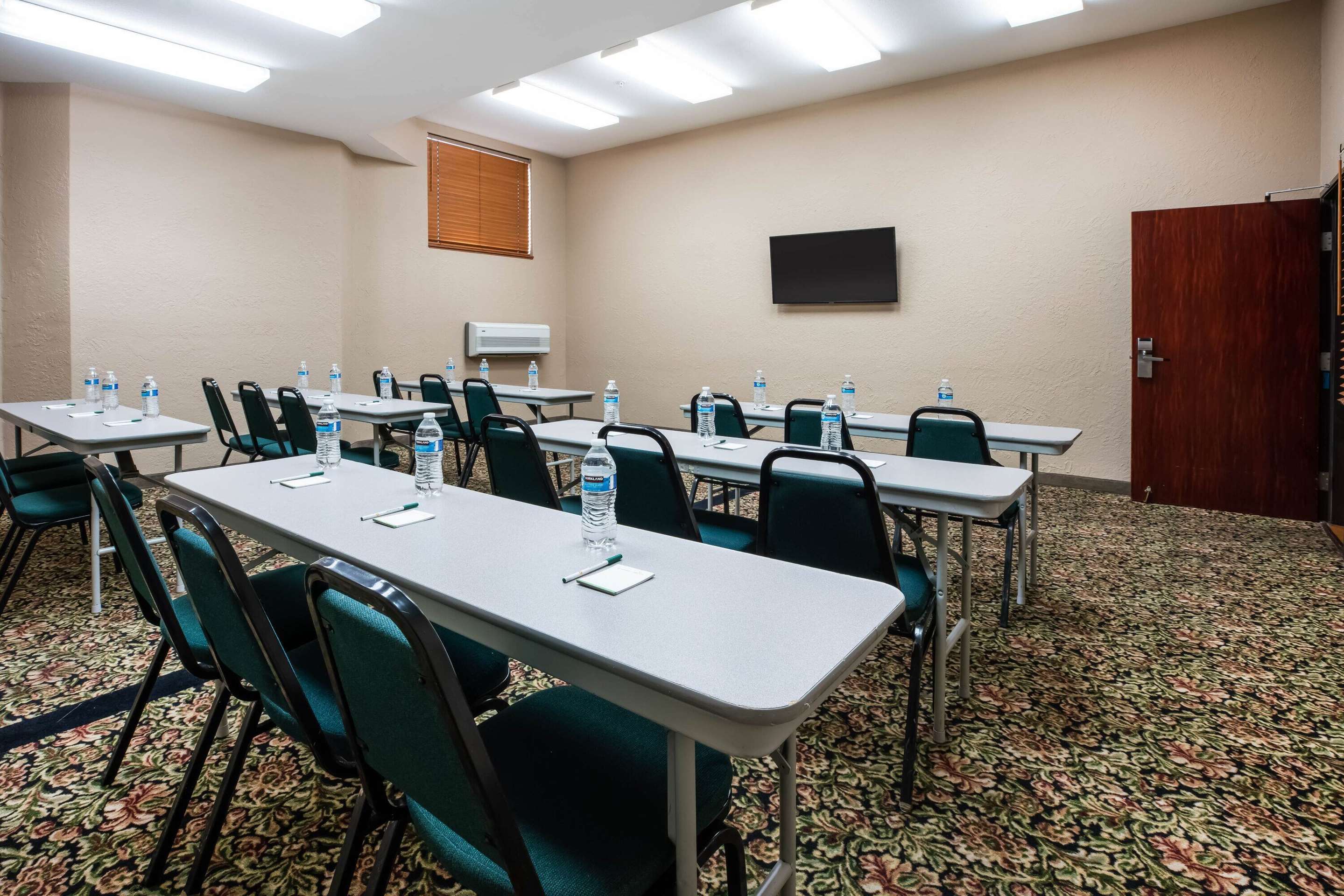 Meeting Room | La Quinta Inn & Suites by Wyndham Portland Airport