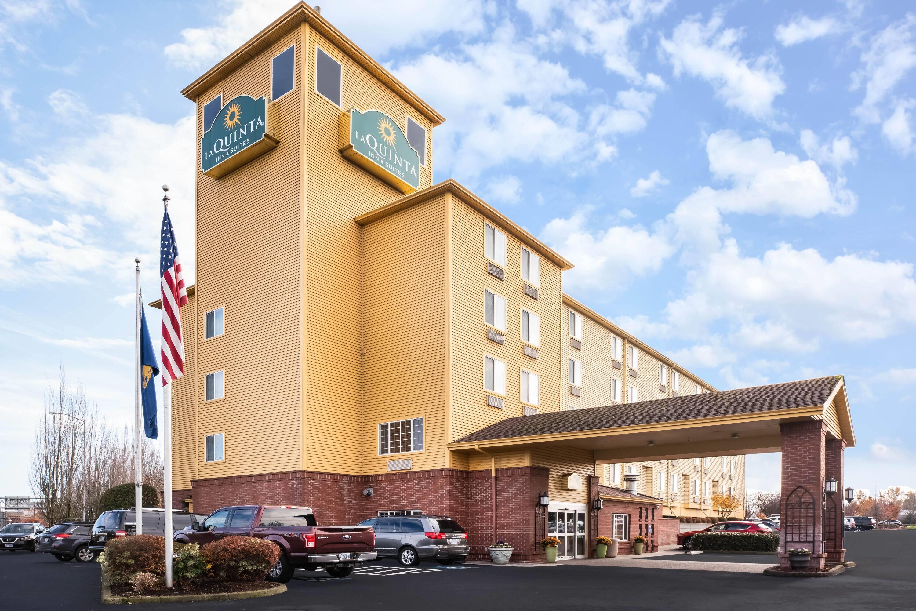 Exterior | La Quinta Inn & Suites by Wyndham Portland Airport