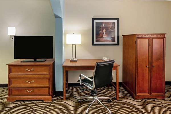 Suite - La Quinta Inn Santa Rosa - I-40, Exit 275
