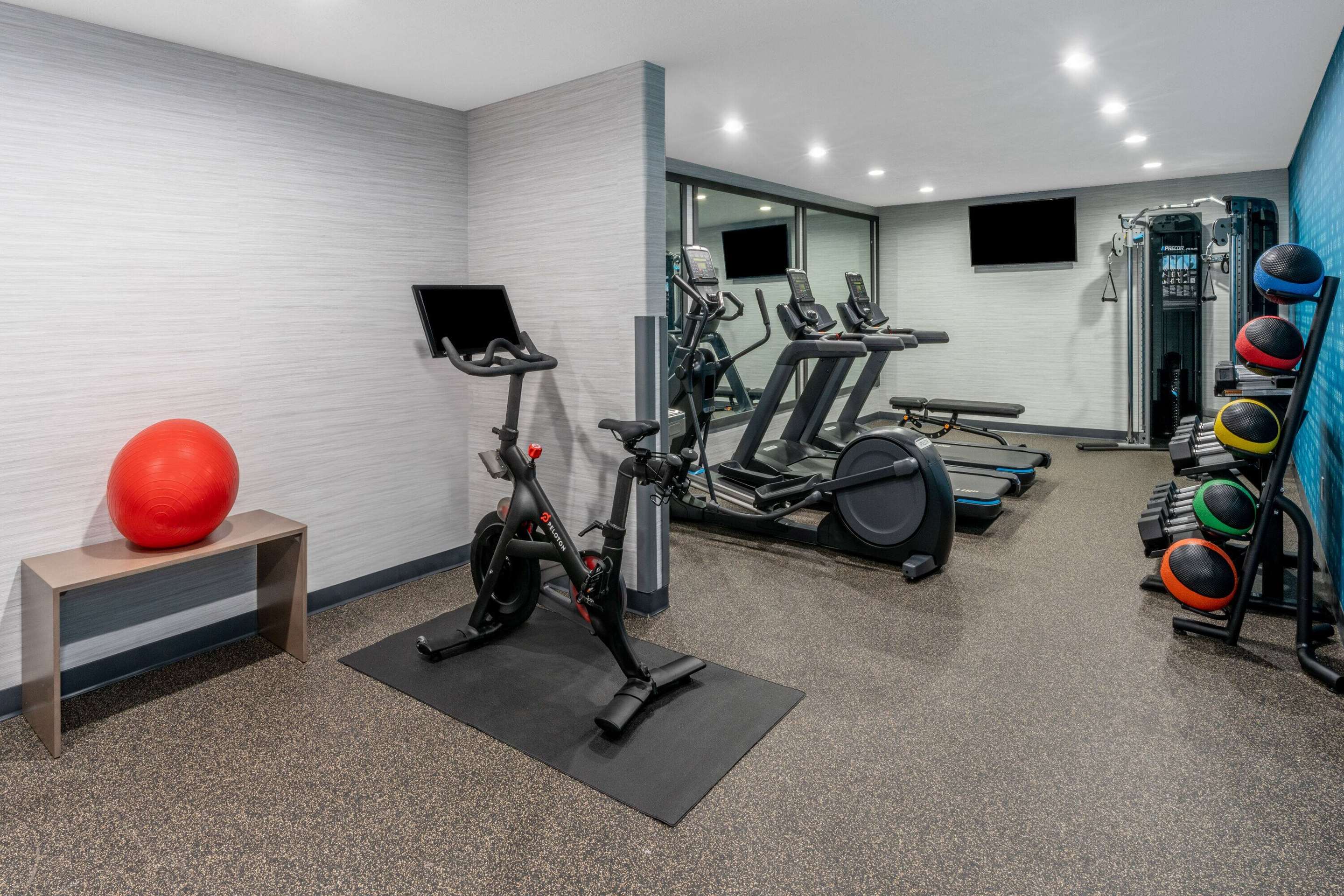 Health club fitness center gym | La Quinta Inn & Suites by Wyndham Santa Rosa