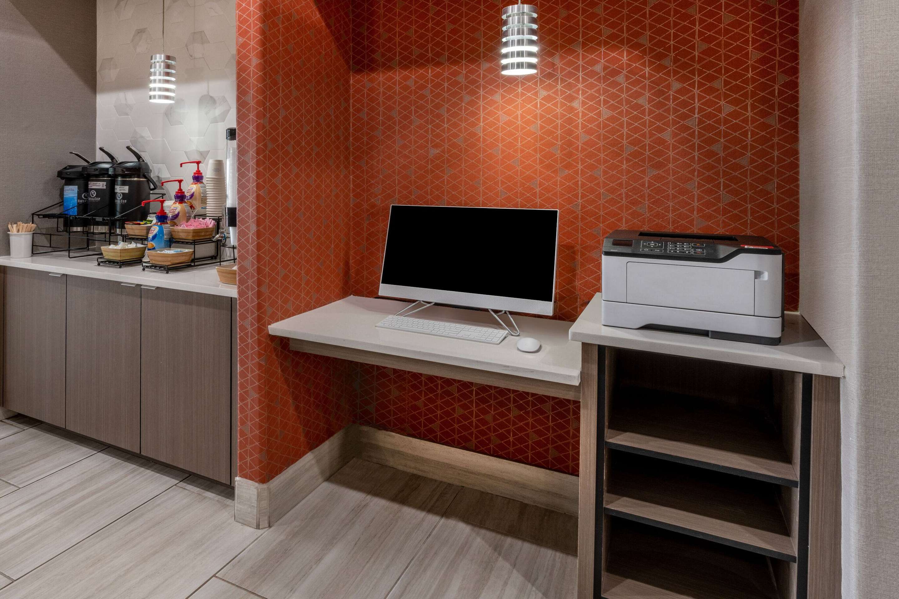 Business Center | La Quinta Inn & Suites by Wyndham Santa Rosa