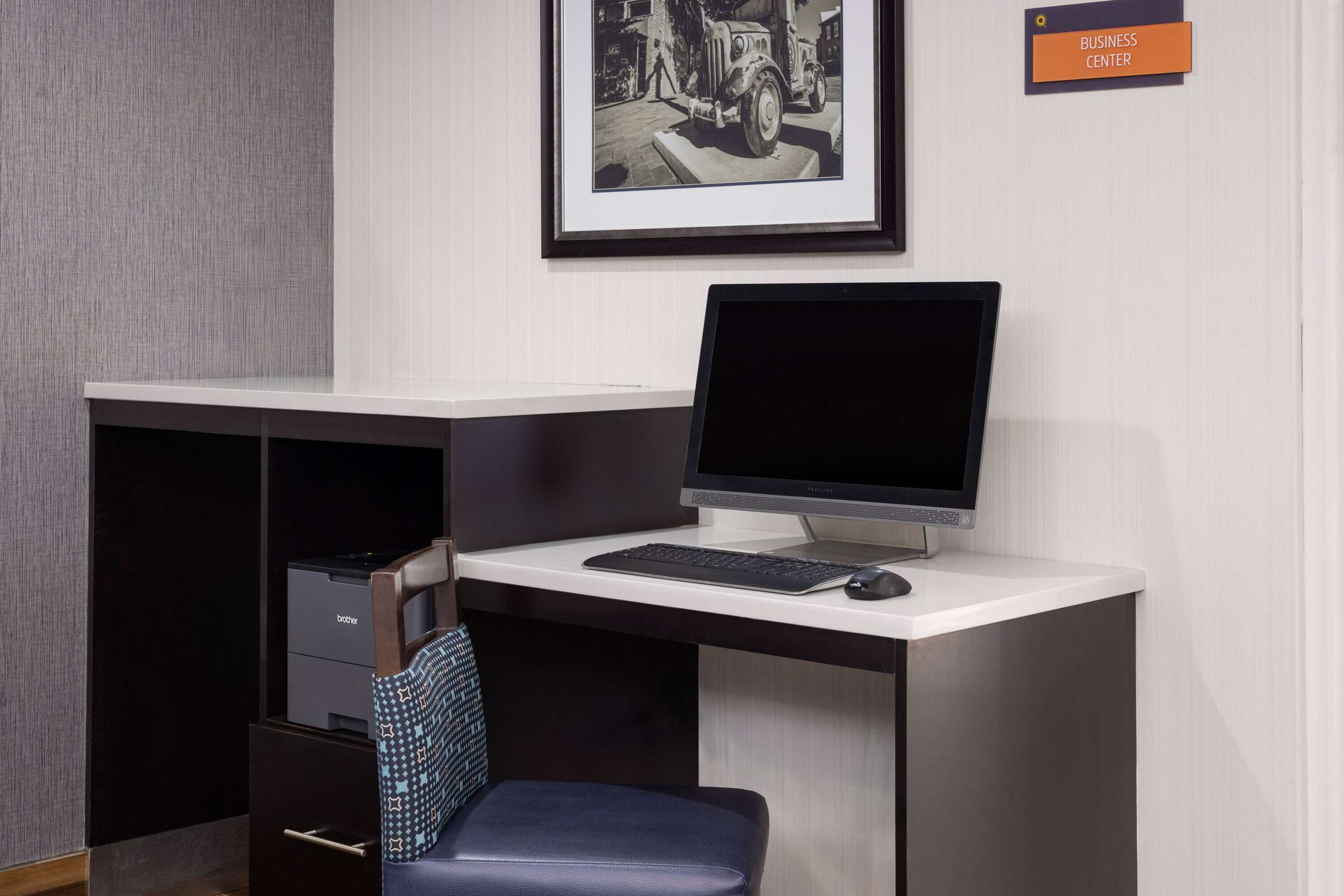 Business Center | La Quinta by Wyndham Atlanta South - Newnan
