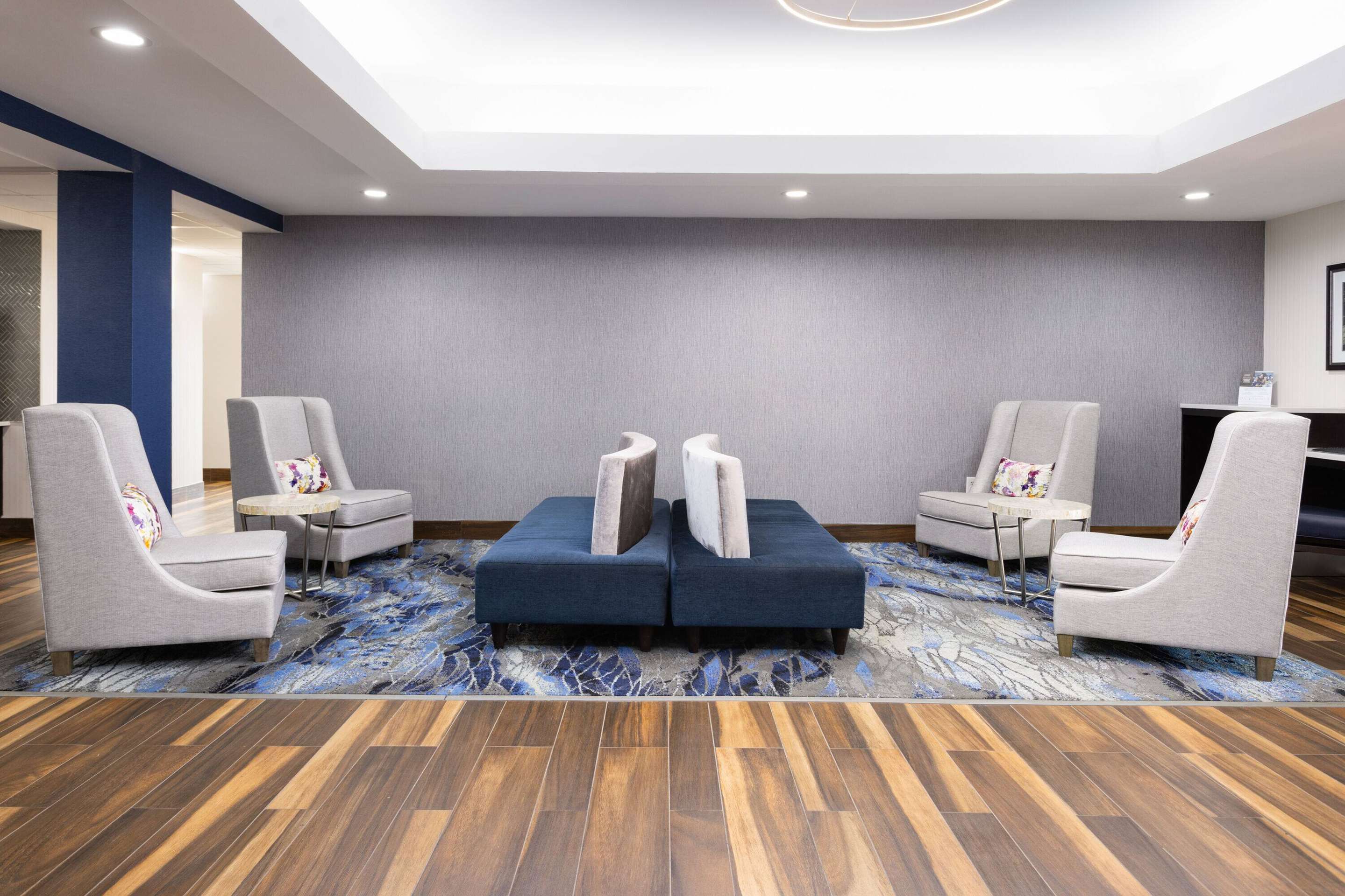 Lobby | La Quinta by Wyndham Atlanta South - Newnan