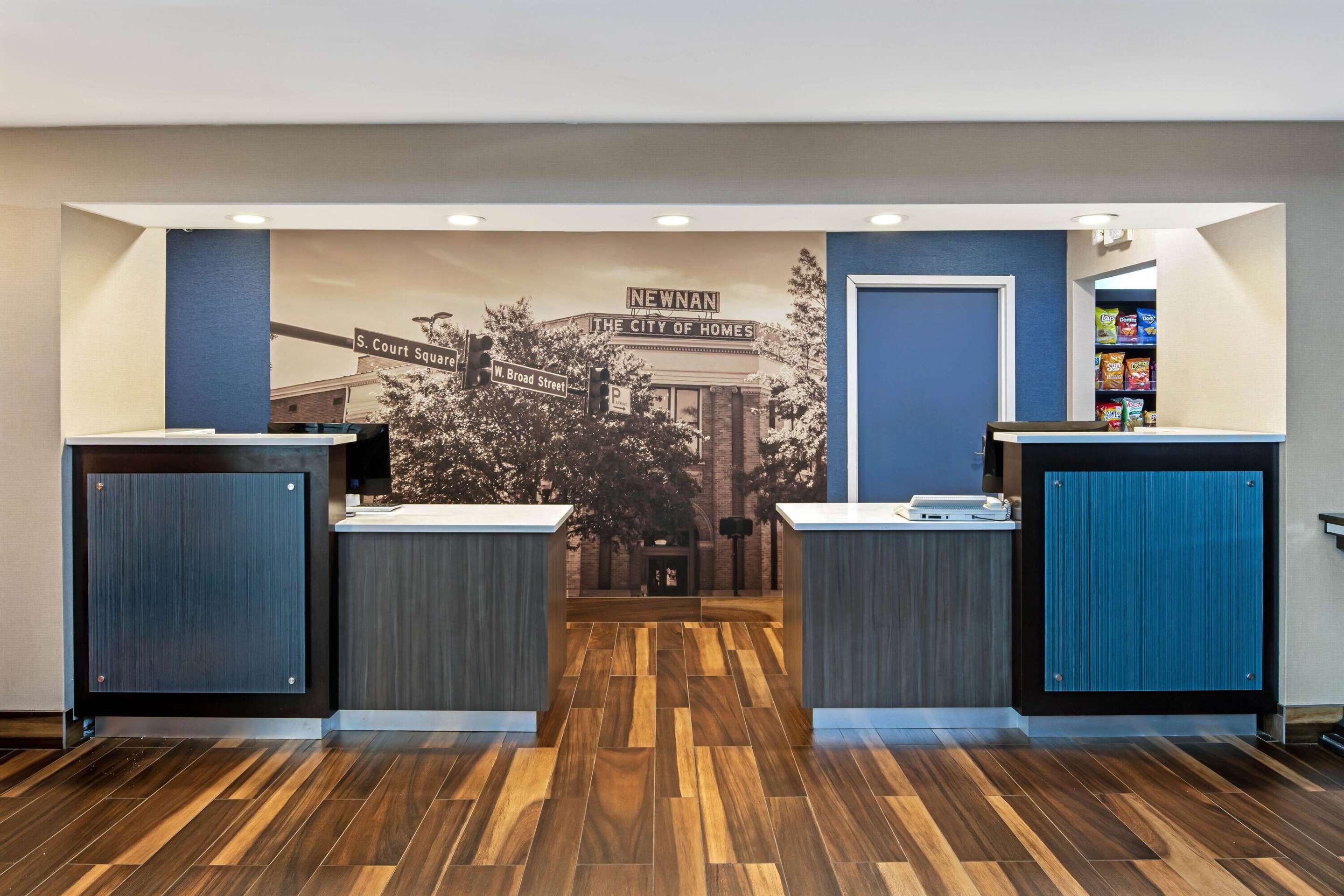 Lobby | La Quinta by Wyndham Atlanta South - Newnan