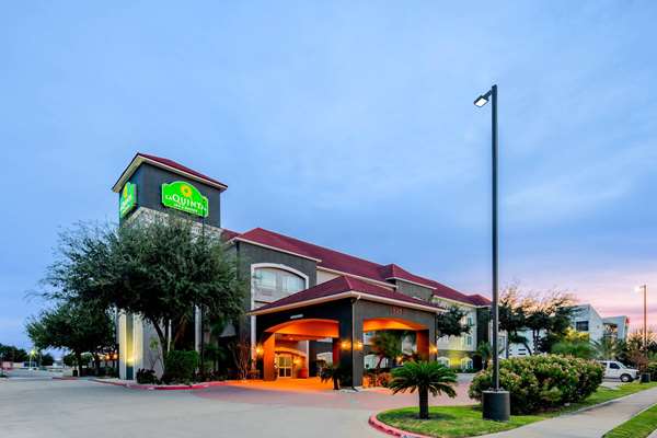 Exterior view - La Quinta Inn & Suites Mission