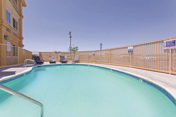 Pool - La Quinta Inn & Suites Hesperia - I-15, Exit 147