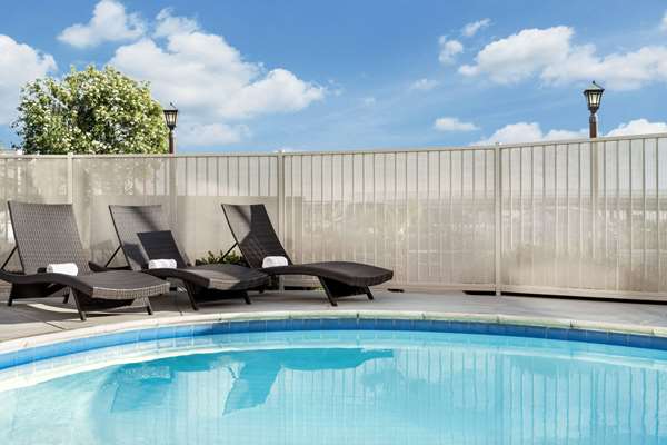 Pool - La Quinta Inn & Suites Hesperia - I-15, Exit 147