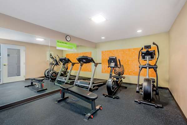 Fitness/ Exercise Room - La Quinta Inn & Suites Hesperia - I-15, Exit 147