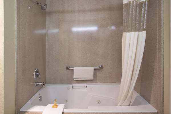 Suite - La Quinta Inn & Suites Midtown Albuquerque - I-40, Exit 159A & 159D