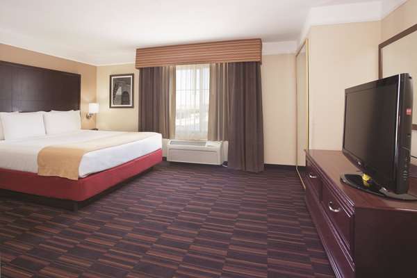 Suite - La Quinta Inn & Suites Midtown Albuquerque - I-40, Exit 159A & 159D