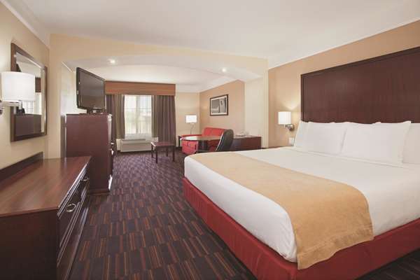 Suite - La Quinta Inn & Suites Midtown Albuquerque - I-40, Exit 159A & 159D