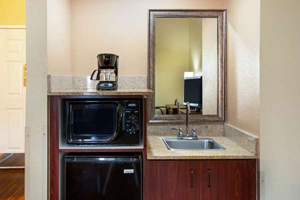  - La Quinta Inn & Suites Midtown Albuquerque - I-40, Exit 159A & 159D