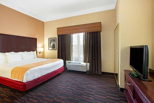  - La Quinta Inn & Suites Midtown Albuquerque - I-40, Exit 159A & 159D