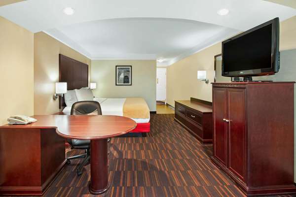 Suite - La Quinta Inn & Suites Midtown Albuquerque - I-40, Exit 159A & 159D