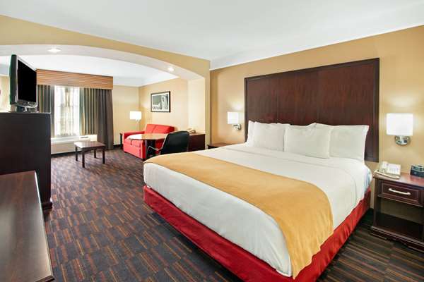 Suite - La Quinta Inn & Suites Midtown Albuquerque - I-40, Exit 159A & 159D
