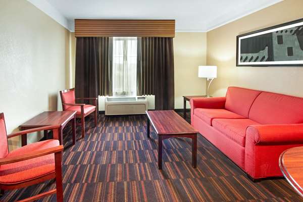 Suite - La Quinta Inn & Suites Midtown Albuquerque - I-40, Exit 159A & 159D