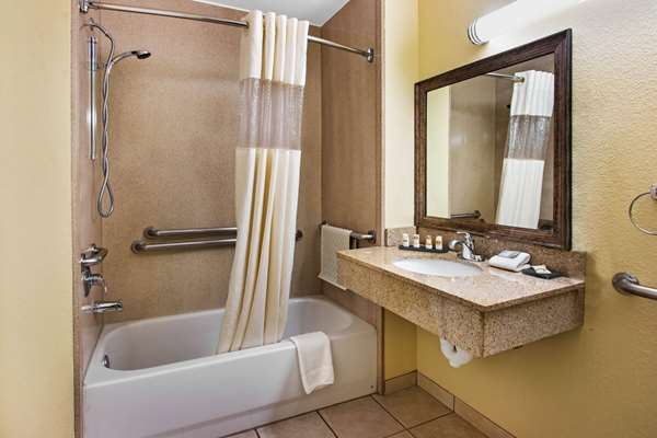  - La Quinta Inn & Suites Midtown Albuquerque - I-40, Exit 159A & 159D