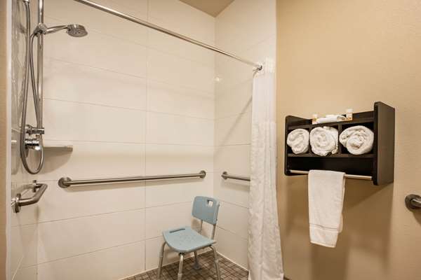  - La Quinta Inn & Suites Eugene - I-105, Exit 2