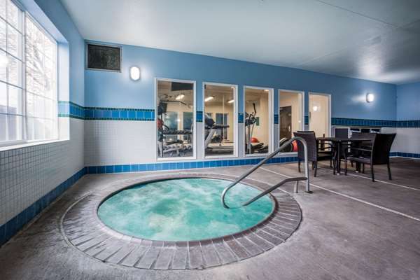 Pool - La Quinta Inn & Suites Eugene - I-105, Exit 2