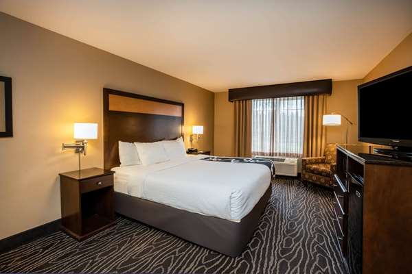 Suite - La Quinta Inn & Suites Eugene - I-105, Exit 2