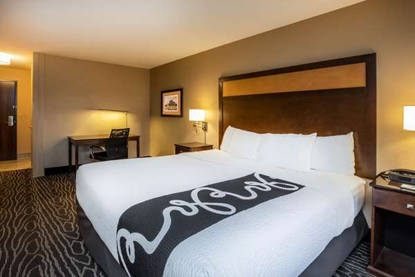 Suite - La Quinta Inn & Suites Eugene - I-105, Exit 2